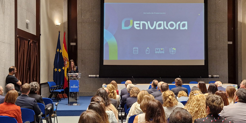 Feique_ES's tweet photo. Concluye la jornada de presentación del nuevo #SCRAP para los #envases industriales y comerciales que impulsan los sectores #química, #plásticos, #caucho y #construcción.

Gracias a @Tiempo_Mercedes por guiar la sesión

Conoce #Envalora y ¡únete!👉https://t.co/5J0Y6HjGfV https://t.co/ov84ICClED