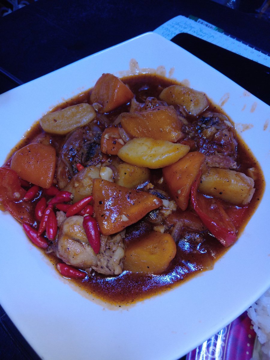 lammimu's tweet photo. Made Afritada for dinner today! Hehe https://t.co/Kzukg257r4