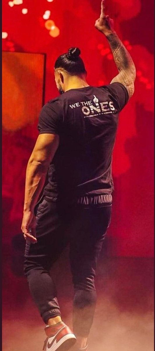 A quick lunchtime Roman Reigns acknowledgment tweet! 🔥👆🏼