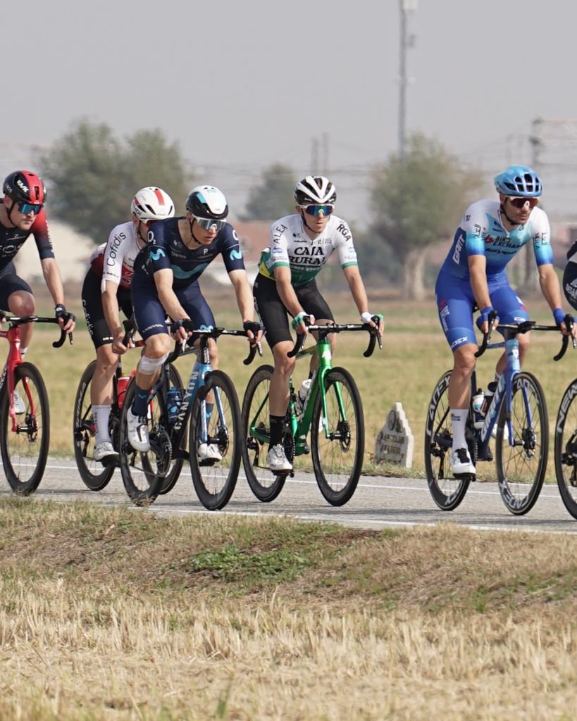 Team Caja Rural-RGA (@cajarural_rga) on Twitter photo 🇮🇹 #GranPiemonte Últimos kilómetros de la temporada para <a href="/CalumjohnstonCj/">Calum Johnston</a>. El escocés cierra este jueves su primer año como profesional con casi 60 días de competición adaptándose bien a la categoría.
Todos los Caja Rural-Seguros RGA circulan en el pelotón.
#SúmateAlVerde 💚 🇮🇹 #GranPiemonte Últimos kilómetros de la temporada para <a href="/CalumjohnstonCj/">Calum Johnston</a>. El escocés cierra este jueves su primer año como profesional con casi 60 días de competición adaptándose bien a la categoría.
Todos los Caja Rural-Seguros RGA circulan en el pelotón.
#SúmateAlVerde 💚