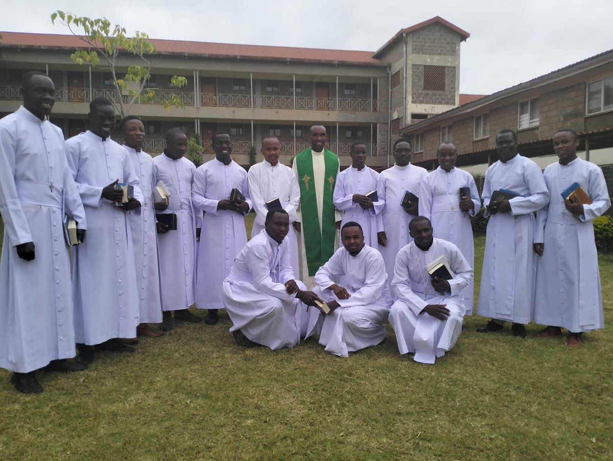 AJIPT5's tweet photo. AJIPT community giving thanks to God for the milestone achieved https://t.co/qz0QLm88AK