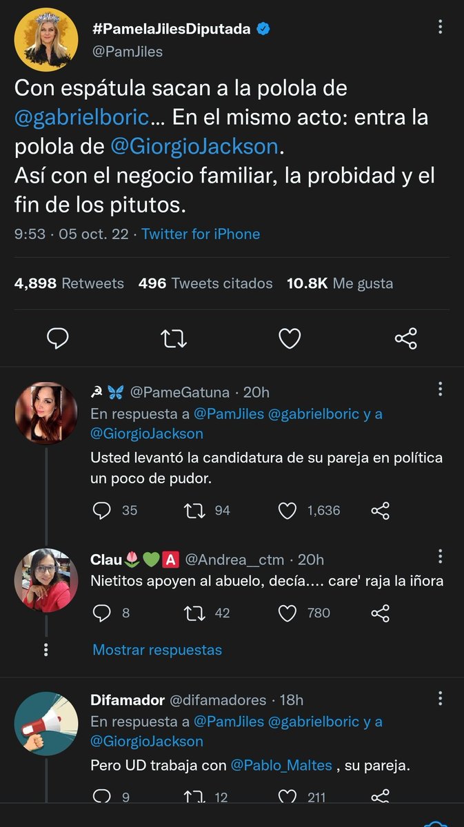 BiosDeMierdaCL's tweet photo. Graduada con honores de la cátedra de "cómo mezclar peras con portaaviones" dictada por el (tristemente) célebre Gonzalo De la Carrera (!?!)

#BiosDeMierda #BiosDeMierdaCL https://t.co/6poSe7m9m2