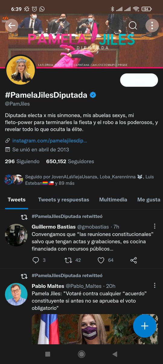 BiosDeMierdaCL's tweet photo. Graduada con honores de la cátedra de "cómo mezclar peras con portaaviones" dictada por el (tristemente) célebre Gonzalo De la Carrera (!?!)

#BiosDeMierda #BiosDeMierdaCL https://t.co/6poSe7m9m2