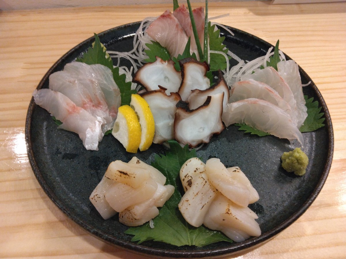 hirokiatarashi's tweet photo. ひと口めで、お代わり決定の｢熟成　地物アジフライ｣！！数日間熟成させた｢熟成鮮魚刺身｣も、他所ではなかなかいただけない逸品です！木更津・海坊主  #木更津 #居酒屋 #海鮮 #熟成刺身 #アジフライ　

https://t.co/ryVbhGy11L https://t.co/cmdsT35SPy