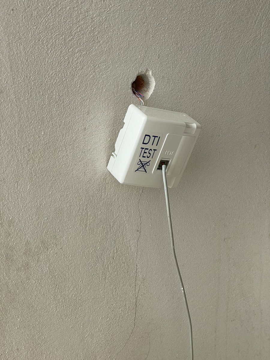 dkhairdesigner's tweet photo. 37 interventions … appels , assistance… mails +intervention programmé par orange qui ne sont jamais venus !!! Aucun service..Clients depuis 20 ans ! C’est un scandale mon avocat va discuter de votre cas @Orange_France https://t.co/M4T61VEuiV