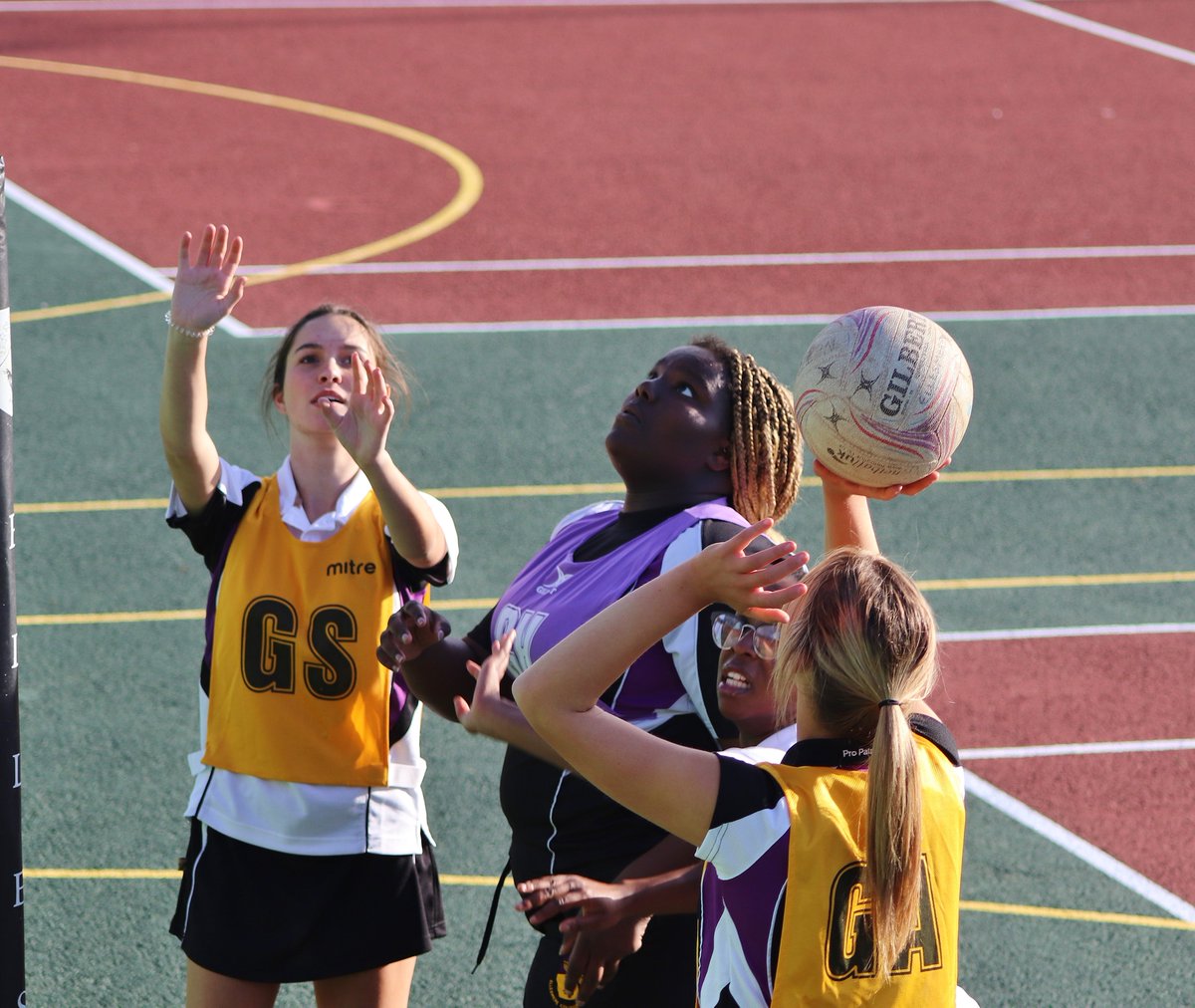 ellesmerecoll's tweet photo. Great to see our Senior School Netball team practicing on our newly upgraded outdoor netball and tennis courts!
#SportAtEllesmere #GirlsSport #Coed #LifeAtEllesmere #Netball #WAoS #AFEC #WorldClassSchool #ShropshireSchool #SchoolNearMe #PrepSchoolNearMe https://t.co/XdtbV5ycNP