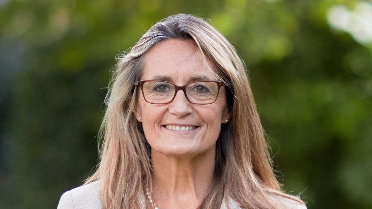 Sénat, une PPL rectificative de la mise en œuvre du #ZAN avant fin 2022. La présidente de la commission des affaires économiques du <a href="/Senat/">Sénat</a>, <a href="/sophieprimas/">Sophie Primas</a>, explique à <a href="/CadreVille/">CADRE DE VILLE</a> la feuille de route de la mission conjointe de contrôle, une MCC ZAN. Et j'ai recueilli ses propos.