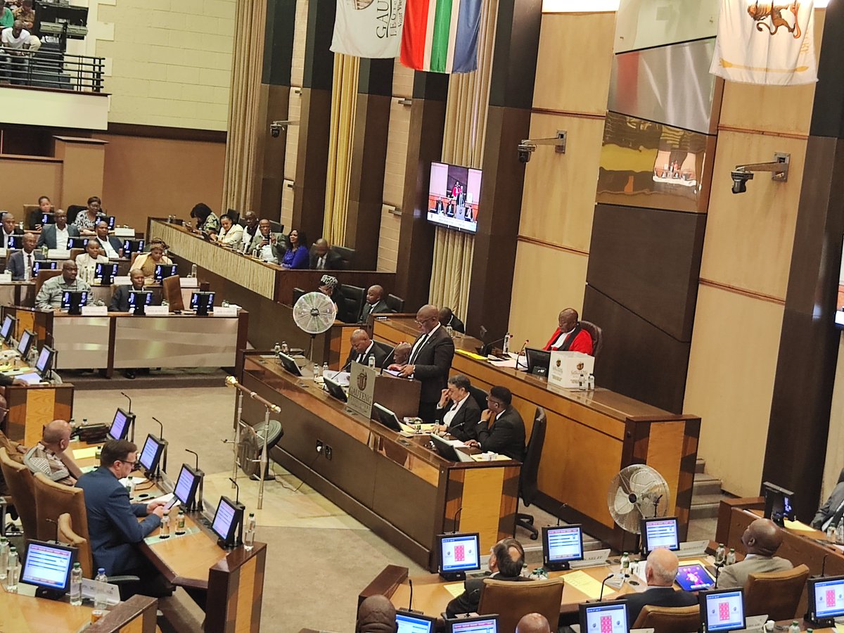 BongeMacupe's tweet photo. Premier Panyaza Lesufi is making his maiden speech.
He says 60 million people of Gauteng have been elected as the premier and not just him.
#GPPremier
@City_Press https://t.co/KmqptSxhmf