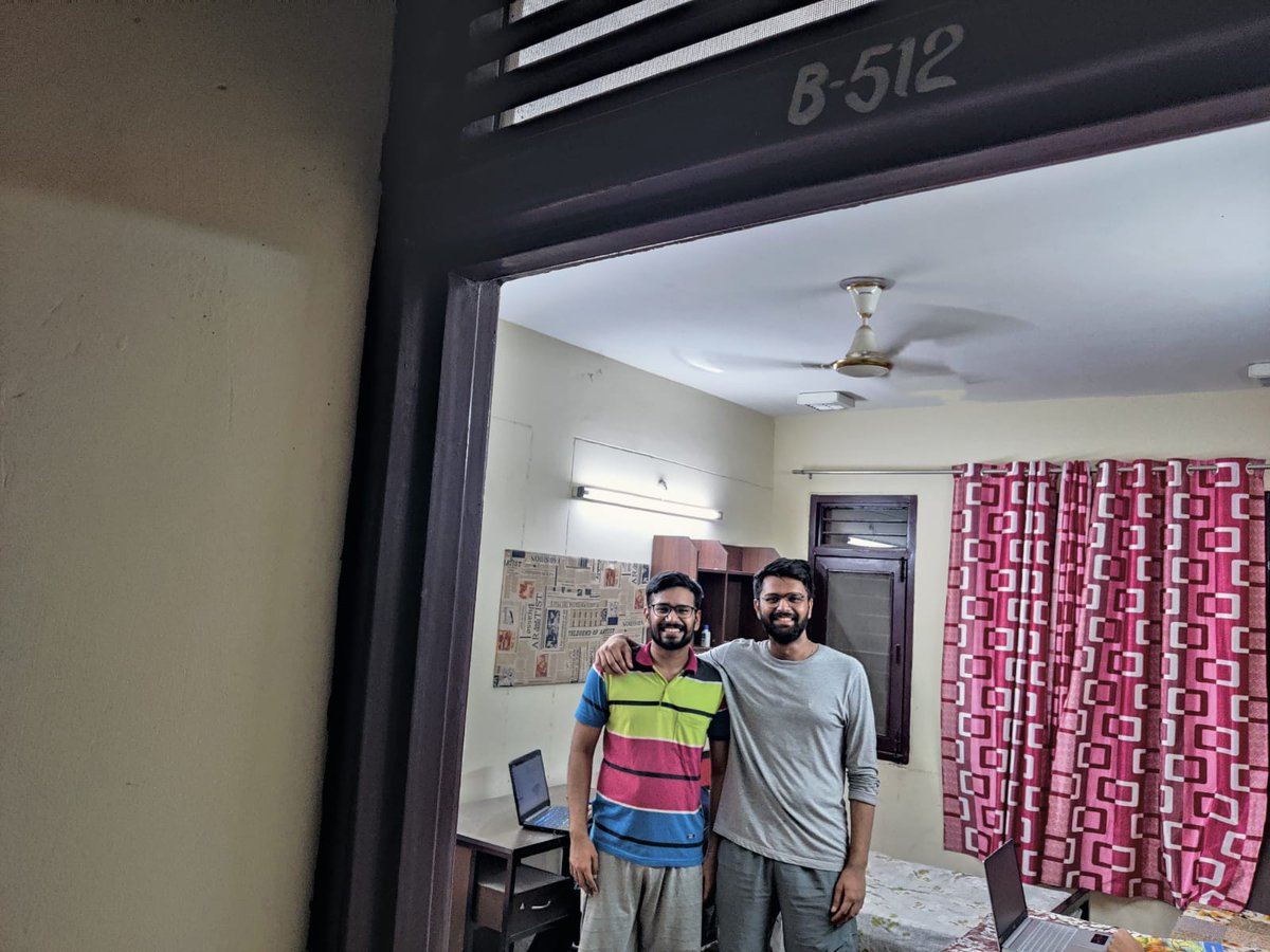 fbottwt's tweet photo. @sshikhar_ @InBagicha @__ascii__ @_talibbb @a_vi_si @shaaaashwat @Shivam_Kr150 Nice room 🙏 https://t.co/FDH7FdK17i