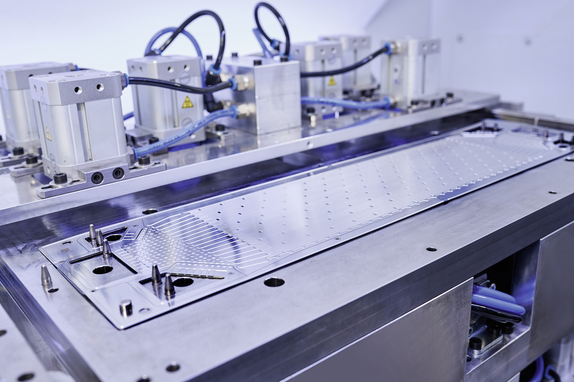SchaefflerDE's tweet photo. Schaeffler &amp; @SymbioFCell gaben heute die effektive Gründung des 50:50 Joint Ventures Innoplate bekannt. Das Joint Venture wird Brennstoffzellen-Bipolarplatten für globale Mobilitäts- und Energielösungen herstellen. Mehr Infos: https://t.co/Mq4Aj7o1L9 #hydrogen https://t.co/1xT6ktH1OI