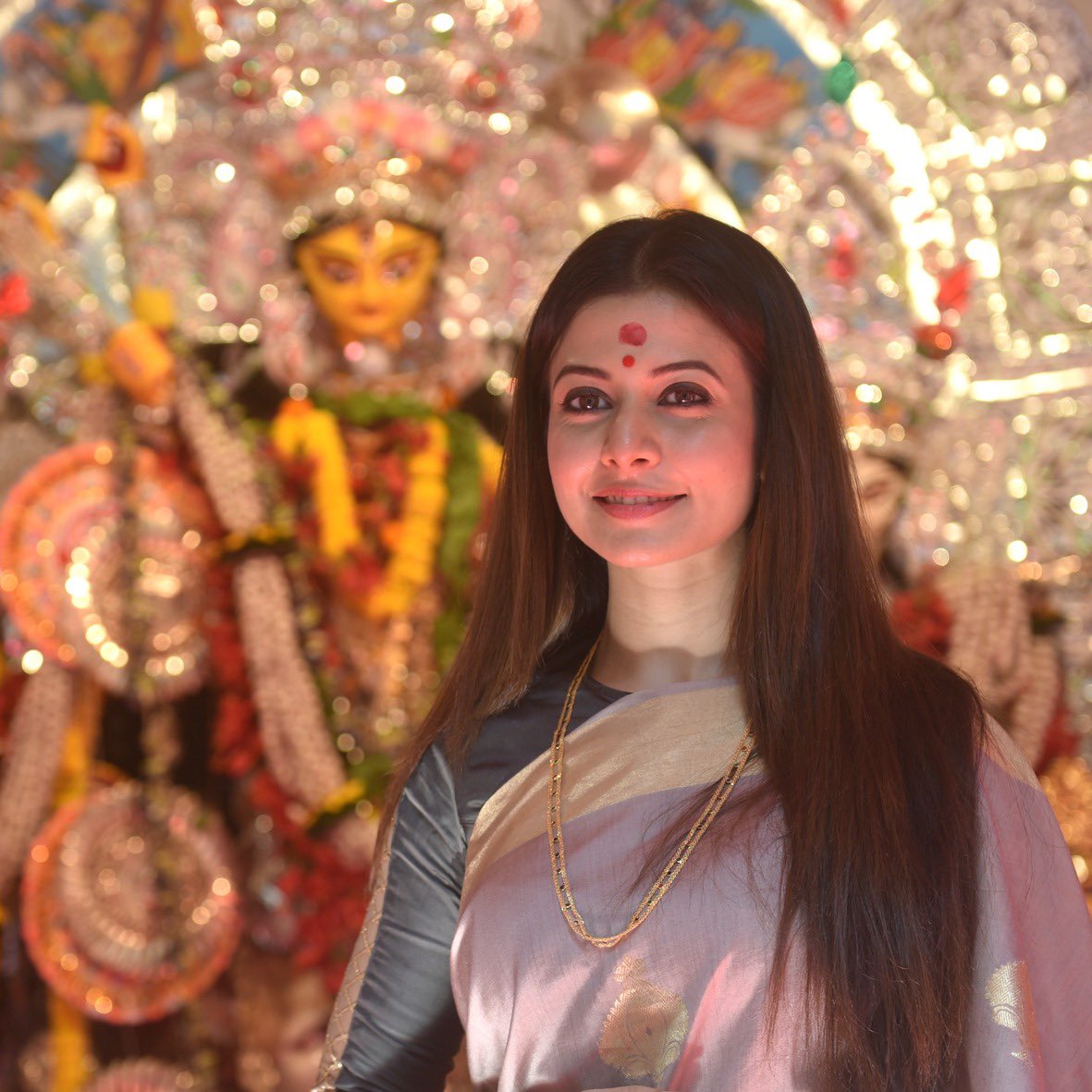 This Thursday, we look back at these pictures of Koel Mallick taking part  in Durga Puja celebrations at Mallick Bari. #TollyThrowbackThursday  #DurgaPuja #Calcutta @YourKoel, image size:1181x1181