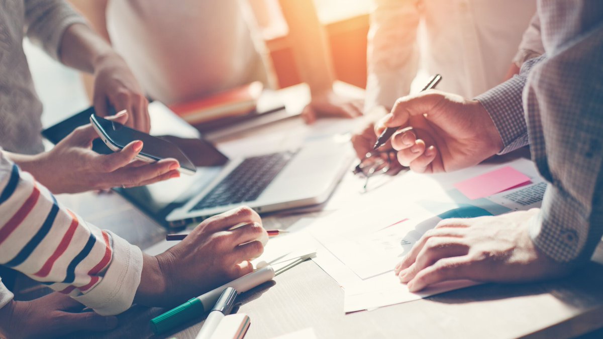 Die Nutzung von #KI gilt als wichtiger Innovationstreiber. Viele Unternehmen interessieren sich dafür, stehen mit ihrer Erfahrung noch am Anfang. Prof. Claus Oetter, VDMA, erklärt, was es braucht, um KI im Unternehmen zu etablieren. vdma.org/viewer/-/v2art…