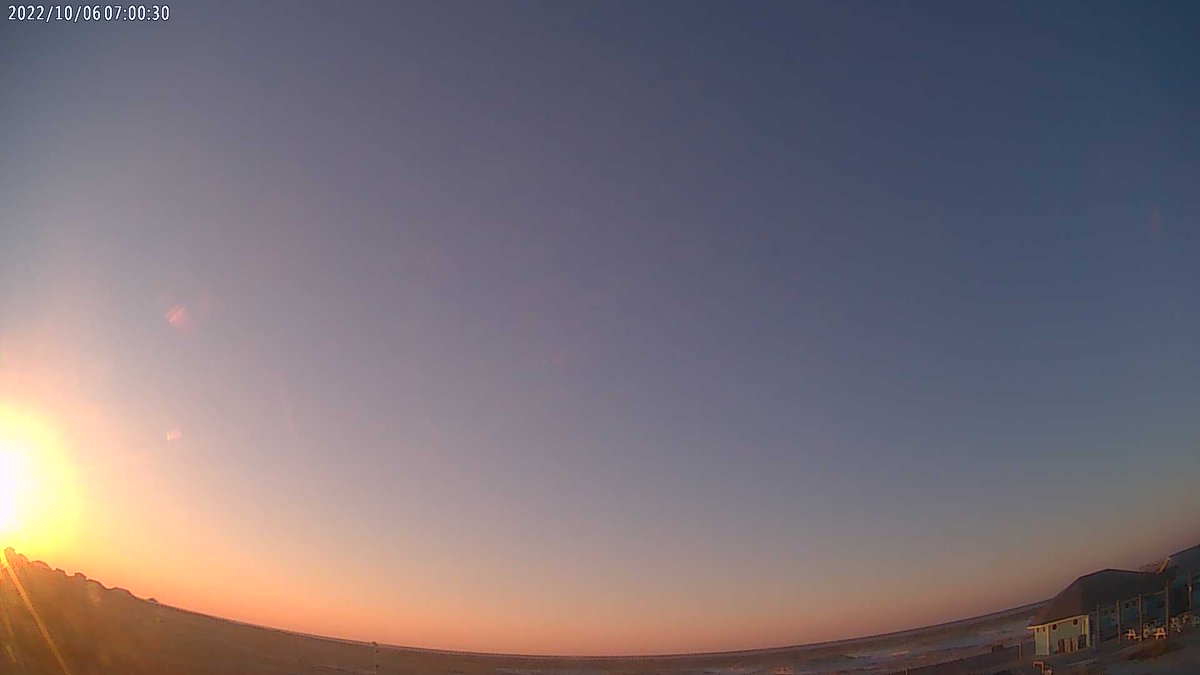 NBMSSWxSTEM's tweet photo. Navarre Beach Marine Science Station at sunrise and it's 63.5 F. https://t.co/UfE0V0sKue