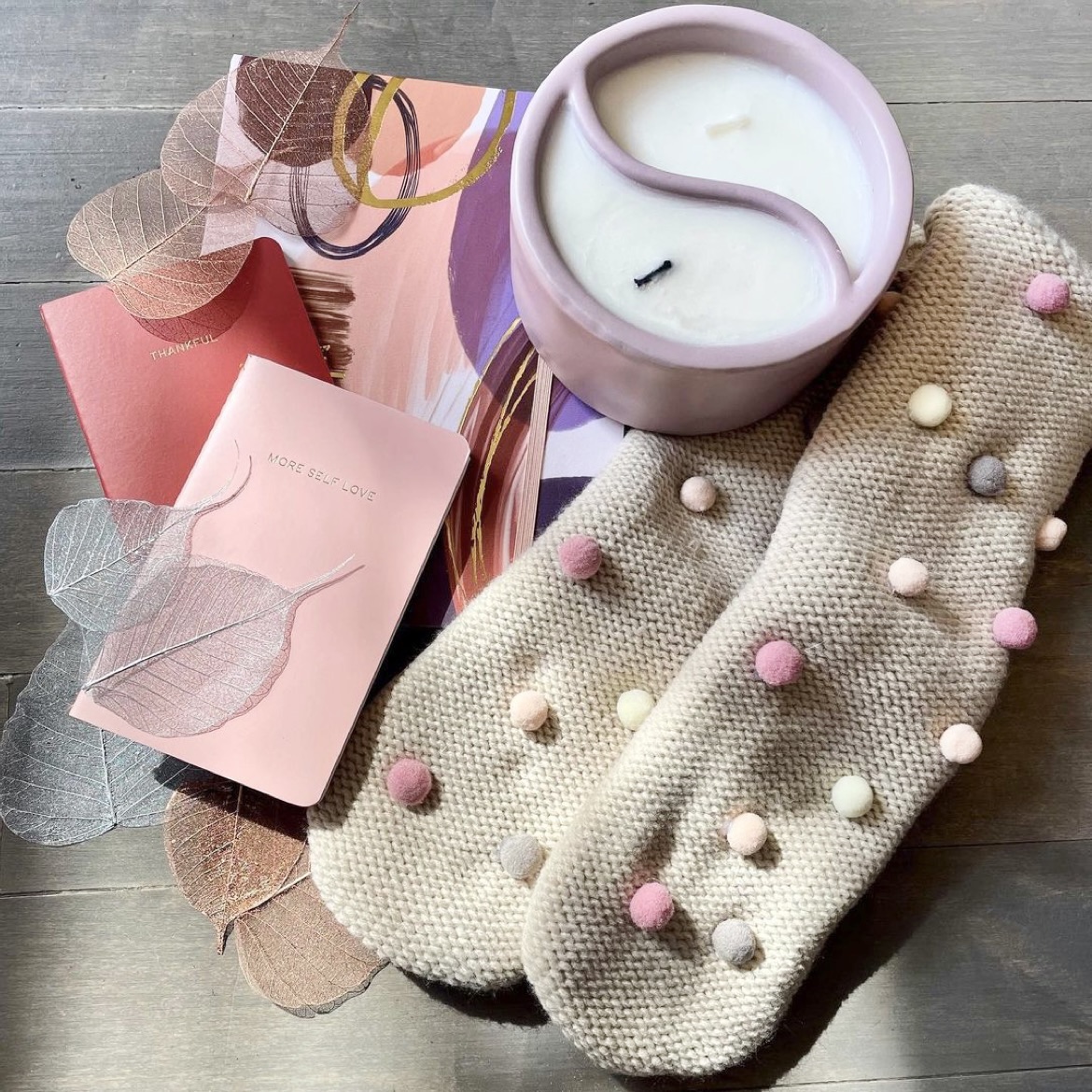 Our Fall checklist is complete! Comfy socks: ✔️ Candle: ✔️ Journal: ✔️ What else would you add to the list? papersource.com/collections/fa… #papersource #fallfavorites #fall #autumn #cozy #comfort #readyforfall #fallvibes #autumnvibes #fallcolors #falldecor #autumncolors