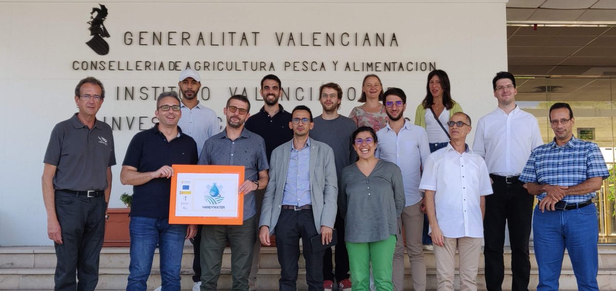 HandyWaterPRIMA's tweet photo. 🆒First "face to face" meeting of the #HandyWater project at @GVAivia !! 👥 Today it's time to catch up on administrative and technical progress by reviewing all deliverables 📃 and activity planning 📊📆. Finally a family photo!! 👪😃 https://t.co/5hgxYHr4rz