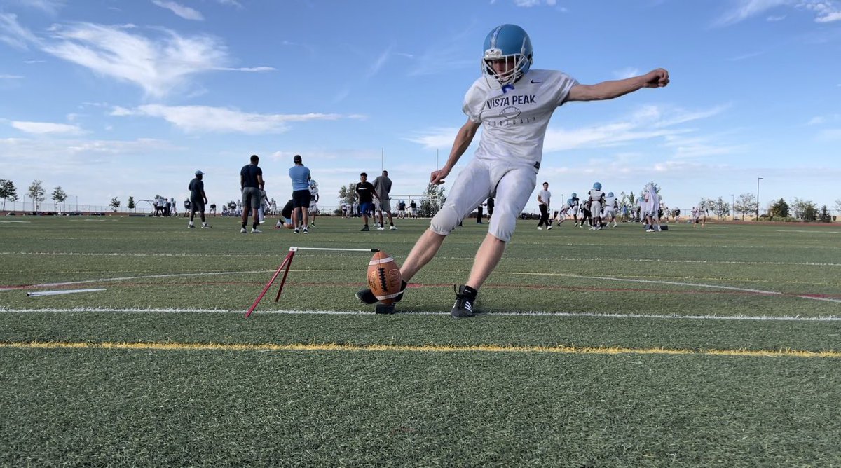 🏈 Vista Peak High School getting in on the action! Welcome to the club Tytus 👊🏻 tough to beat those blue helmets against the Colorado sky!

#CKC #ColoradoKickingClub #kicking #kickers #punting #SpecialTeams #Specialist #Football
#FlipTheField #Colorado #Denver