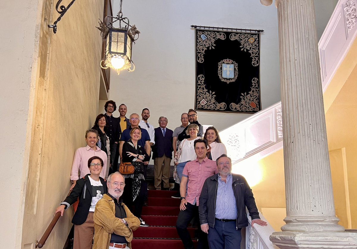 SFrancoPablo's tweet photo. Visita de los Colegios de Arquitectos Técnicos de @Coaatz y @COAATHuesca a la Real Maestranza de Caballería de Zaragoza. Muchas gracias a la RMCZ por su tiempo, saber y por abrirnos las puertas de su gran casa 🐎 #Zaragoza https://t.co/cdSfg4vmOm