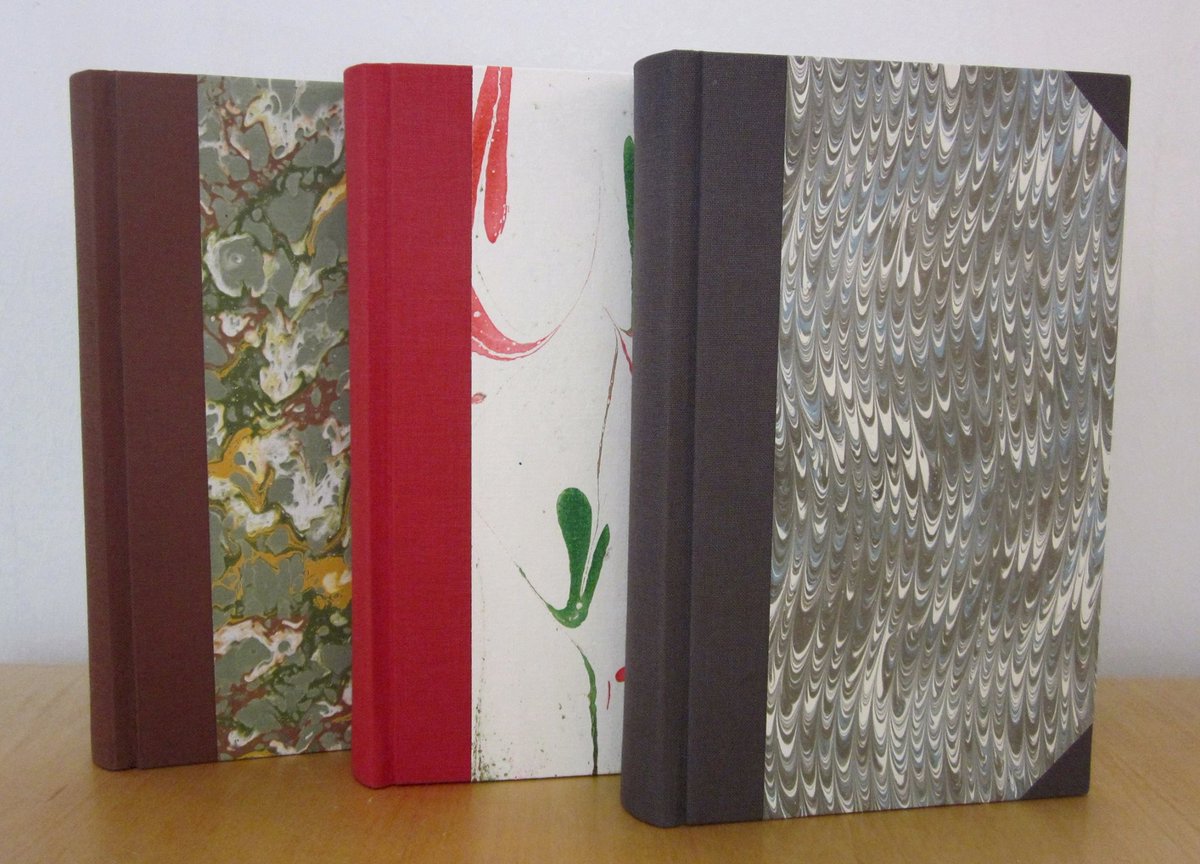 Buchbinde-Workshop:  Erstellen Sie Ihr eigenes, handwerklich gebundenes Buch
Sie erhalten einen Einblick in den Beruf des Buchbinders vor Ort in der Meisterwerkstatt Lang, die seit über 55 Jahren in Leverkusen ansässig ist. Los geht's am 20.10.2022,  Infos vhs-leverkusen.de/programm/kurs/…
