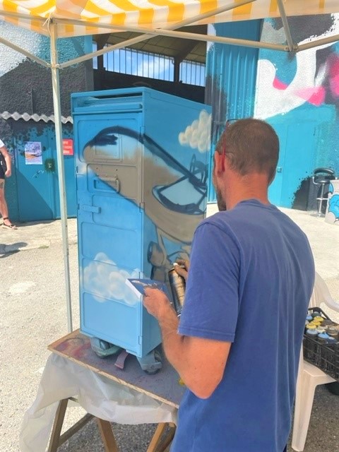 CMQE Aéronautique et Spatial (@cmqe_as) on Twitter photo #WorkOfArt 🎨✈ <a href="/Airbus/">Airbus</a> organise à Toulouse une vente aux #enchères du 13 au 15 octobre de plus de 500 éléments de pièces d'#A380. Retrouvez des œuvres uniques peintes par les artistes graffeurs : Xerou et Spot lors de l'#Aérograff2 !
<a href="/CISARTfrance/">Cisart' France</a> @UIMM_Occitanie <a href="/GeiqOccitanie/">CR GEIQ Occitanie</a> #WorkOfArt 🎨✈ <a href="/Airbus/">Airbus</a> organise à Toulouse une vente aux #enchères du 13 au 15 octobre de plus de 500 éléments de pièces d'#A380. Retrouvez des œuvres uniques peintes par les artistes graffeurs : Xerou et Spot lors de l'#Aérograff2 !
<a href="/CISARTfrance/">Cisart' France</a> @UIMM_Occitanie <a href="/GeiqOccitanie/">CR GEIQ Occitanie</a>