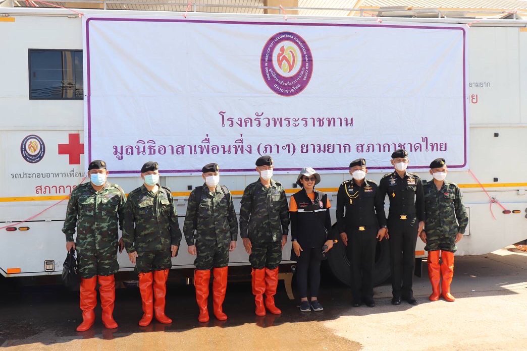 ascom2army2's tweet image. “ ความเดือดร้อนของประชาชนต้องมาก่อนเสมอ ”
ผบ.บชร.2 ลงพื้นที่เคียงข้างกำลังพลช่วยเหลือผู้ประสบภัยพายุโนรู
6 ต.ค. 65 ผบ.บชร.2 ตรวจเยี่ยมติดตามการช่วยเหลือผู้ประสบอุทกภัยในพื้นที่ จว.ช.ย.ที่ อ.เมืองชัยภูมิ และ อ.จัตุรัส
#ทหารมีไว้ทำไม
#กองบัญชาการช่วยรบที่2
#กองทัพภาคที่2