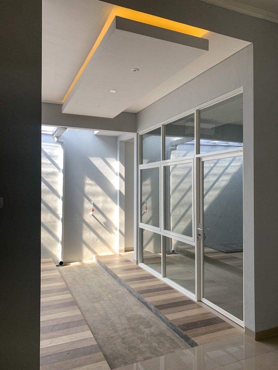 ogiehart's tweet photo. "Kalo renovasinya dikit, bisa tetep pake arsitek ga?"

Bisa dong!

Jadi di proyek ini, yang kita renovasi cuma area belakang rumah di perumahan yang masih kosong. Kita bikin beberapa ruangan termasuk kamar tidur tambahan dan dapur.

From this            to this https://t.co/DHhgJ3x9xY