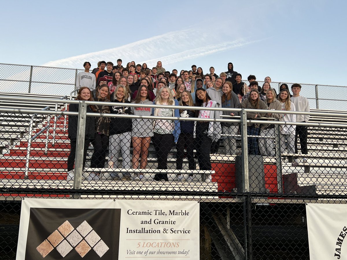 Officiallhs2023's tweet photo. senior sunrise this morning ❤️🌤 https://t.co/X9w8WgPhsX