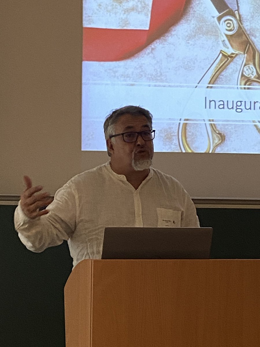 Nicolas Marchand, directeur du <a href="/GipsaLab/">GIPSA-lab</a> et David Billon-Lanfrey directeur de la stratégie chez @LYNREDGROUP, leader mondial dans le domaine des détecteurs infrarouges, présentent leurs structures respectives, lors de l’inauguration de la chaire #DeepRed de la <a href="/fondationGINP/">FondationGrenobleINP</a>.