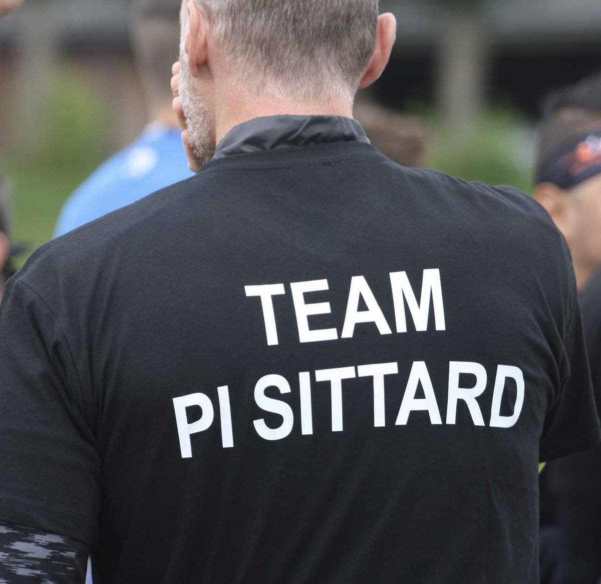 PiSittard's tweet photo. Onlangs hebben een aantal sportieve collega’s van @PiSittard meegedaan aan de Holy Hill Obstacle Run in Sittard. Met hun deelname hebben zij een bedrag van 300 Euro opgehaald voor het goede doel: de voedsel- en kledingbank ‘Engele van Zitterd-Geleen. Een top prestatie! https://t.co/kjwBHns7Ul