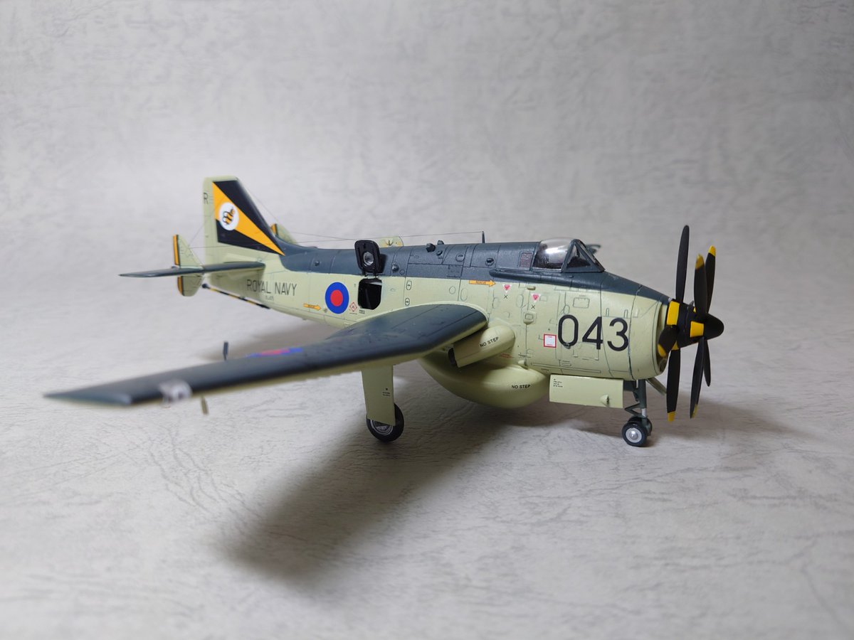603kurogane's tweet photo. ソード 1/72 フェアリー・ガネットAEW.3 できました!
組み立てるだけでも一苦労のソードのキットなので、素組みです。でもソードの割に作りやすかったかも。
🐧カラーかわいいよね。すき。
???「すっげぇキモいデザインだな!」
#プラモデル #SwordModels https://t.co/IMTBX02L2p