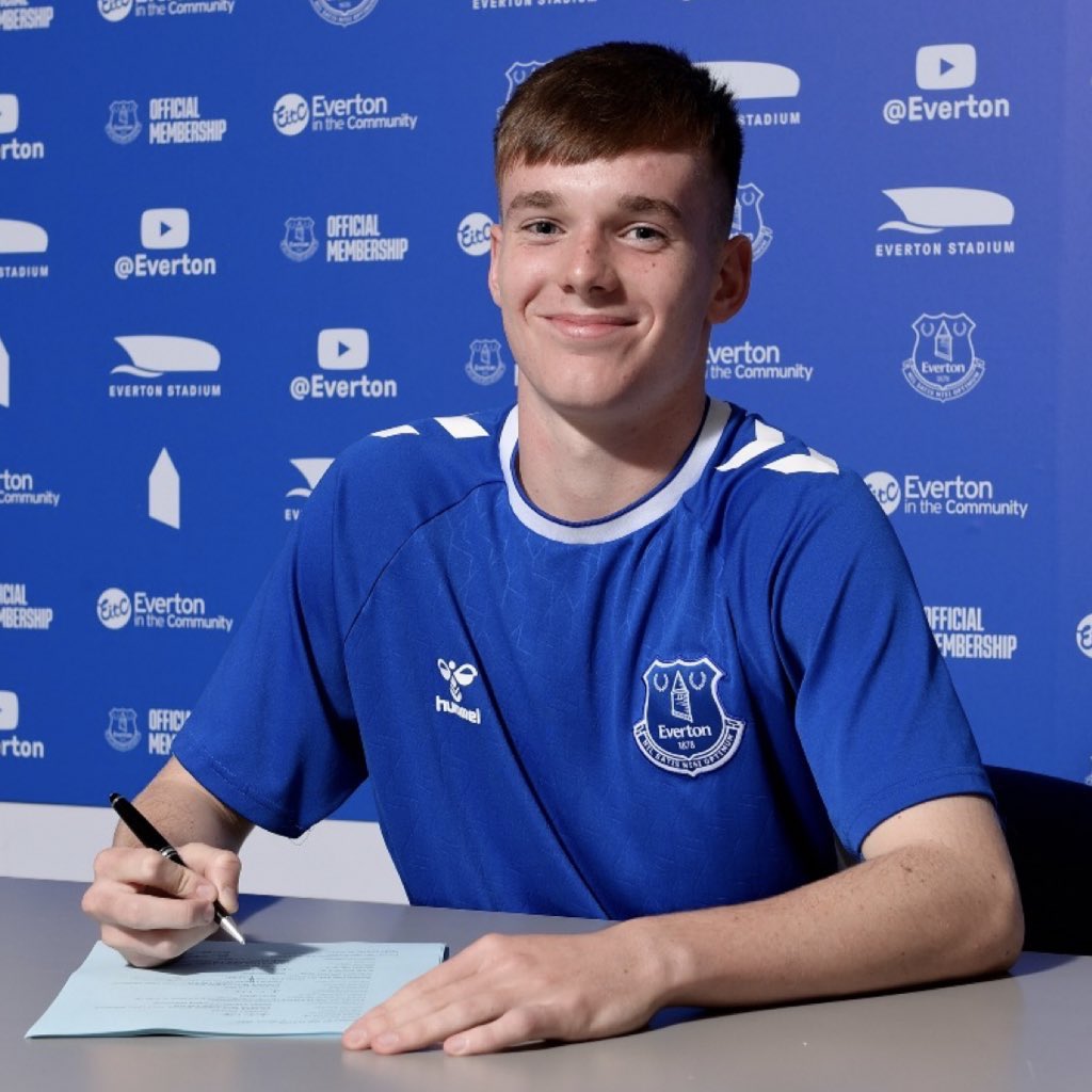 EvertonBlueArmy's tweet photo. OFFICIAL: Callum Bates has signed his first professional contract with Everton, a three-year contract, keeping him at the club until 2025. https://t.co/oGfK5il8sF