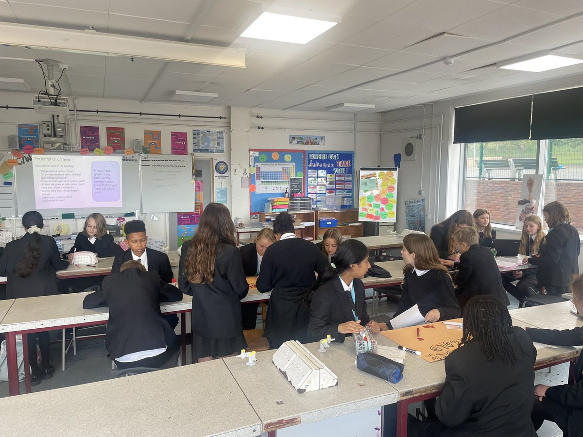 StreetlyScience's tweet photo. The detectives had a break for lunch and are back collating evidence to present to their class. Who killed Mr Gold? #streetlyofferday https://t.co/gwyKMPu9kE