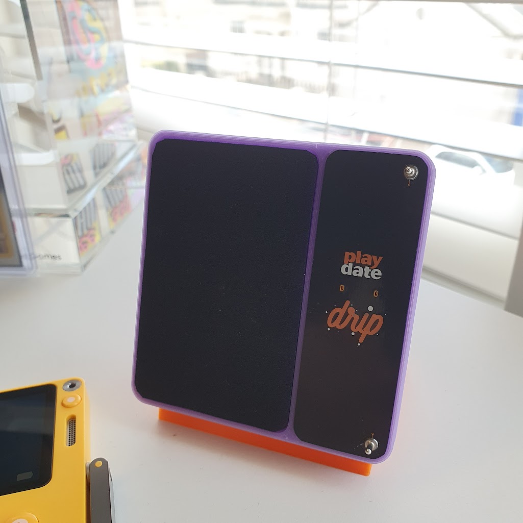Jay8ee's tweet photo. Some pics of a recent personal project - Magnetic charging dock for the @playdate handheld. https://t.co/TaktWPfkym