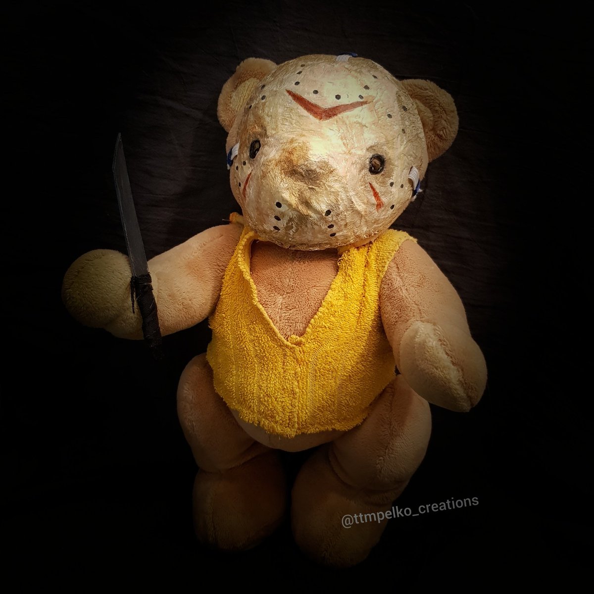 Meet my mental health plushie: Teddy Vorhees
#plushies #HorrorMovies #FanArt #CreativeRecycling #ToyArt