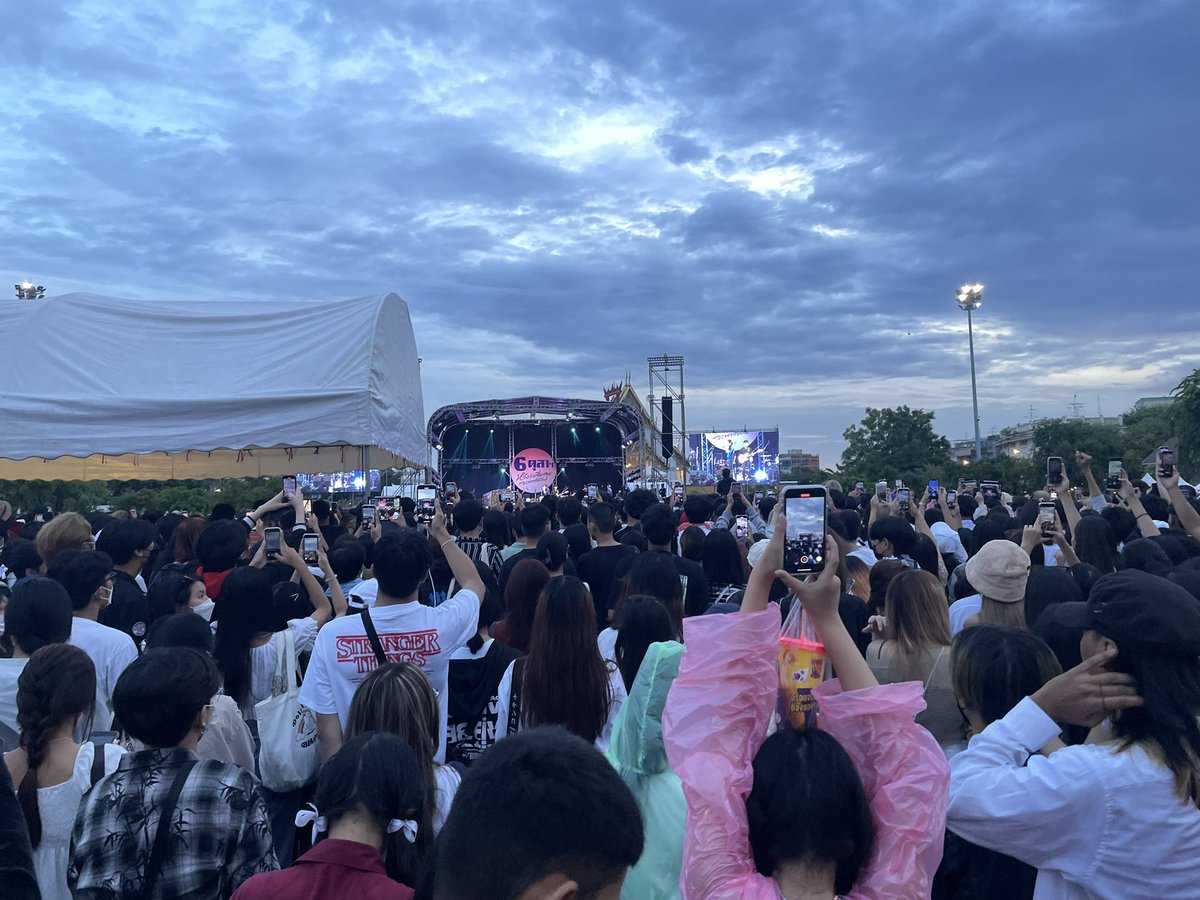 เป็นที่น่าสังเกตว่างาน #6ตุลาหวังว่าเสียงลมจะพาล่องไป มีเยาวชนจำนวนมาก บางคนใส่นร.มาร่วมงาน จึงเข้าไปสอบถามเยาวชนอายุ 14-18 ราว 4-5 คน เป้าหมายหลักในการมาร่วมงานคือมาฟังคอนเสิร์ต โดยมีวงที่ชอบคือ Polycat และไททศมิตร บางรายไม่เคยเข้าร่วมการชุมนุมทางการเมืองในช่วง 2-3 ปีที่ผ่านมา