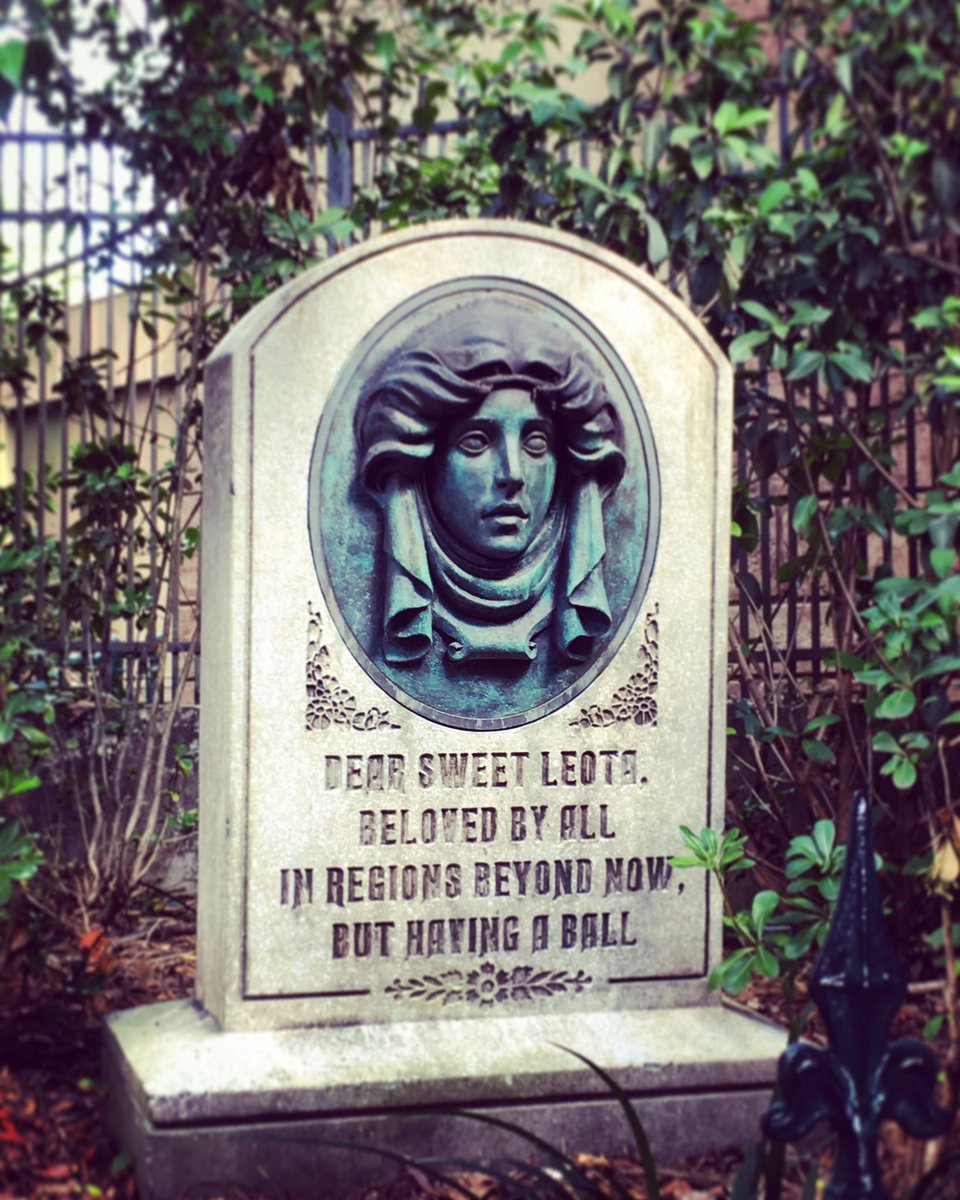 ogorangebird's tweet photo. Best queue is best! #hauntedmansion #WaltDisneyWorld #dailydisney https://t.co/erCrjuOQs5