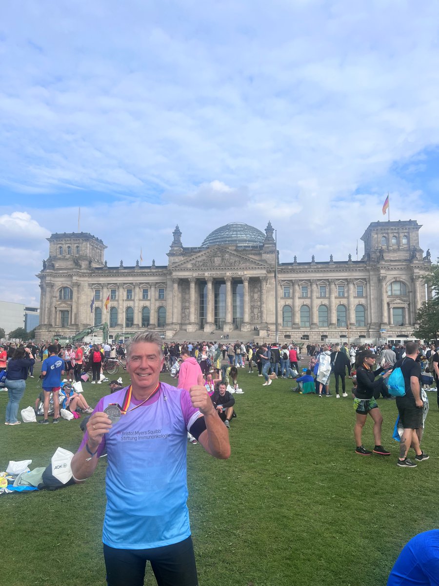 Geschafft! Han Steutel, ehrenamtliches Mitglied in unserem Kuratorium hat den #Berlin #Marathon absolviert. Tolle Leistung! Gratulation und DANKE! Hauptamtlich ist Han Steutel Präsident des Verbands Forschender Arzneimittelhersteller e.V. (#vfa) #guterzweck #krebs #ehrenamt