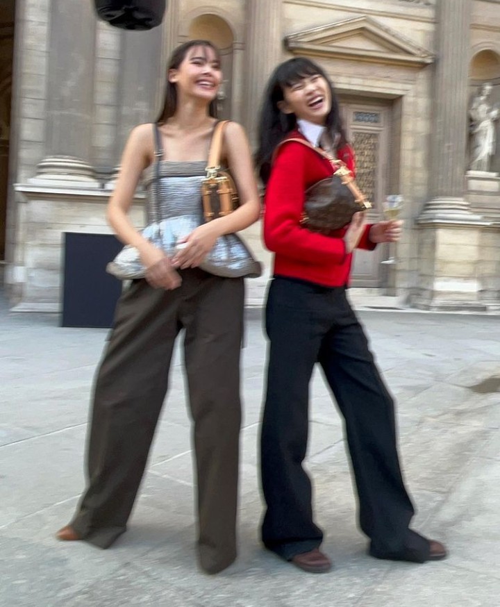 urassayaphil's tweet photo. Yaya with Hoyeon 👭
#urassaya #urassayaphilippines #urassayas #yaya #beautyinsideandout https://t.co/QLrweT6RGN