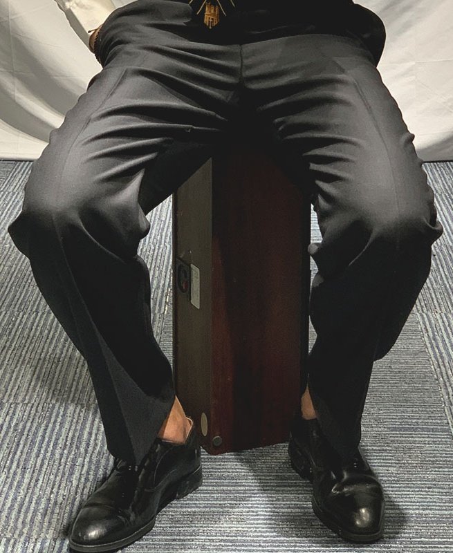 SuitUniformB's tweet photo. 又是时候找亮点了。。 看似平凡，但裤子里面可说是“机关重重”。。都已上锁好了，也塞进去了。。。 https://t.co/SldTnlZ4rv