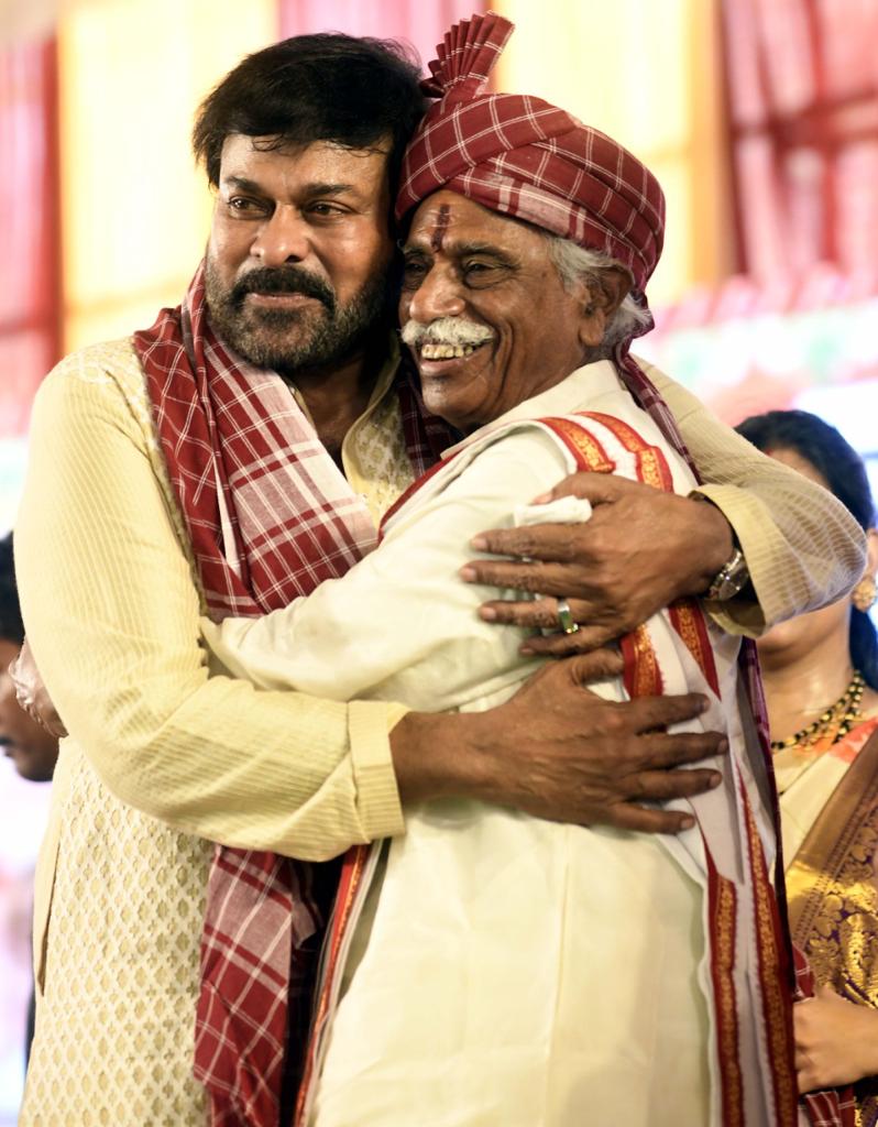 Dattatreya's tweet photo. Honoured celebrated actor and former Union Minister Shri Chiranjeevi ji during Alai Balai festival held at Exhibition Ground, Nampally, Hyderabad, today. https://t.co/0vGTGMMrtk