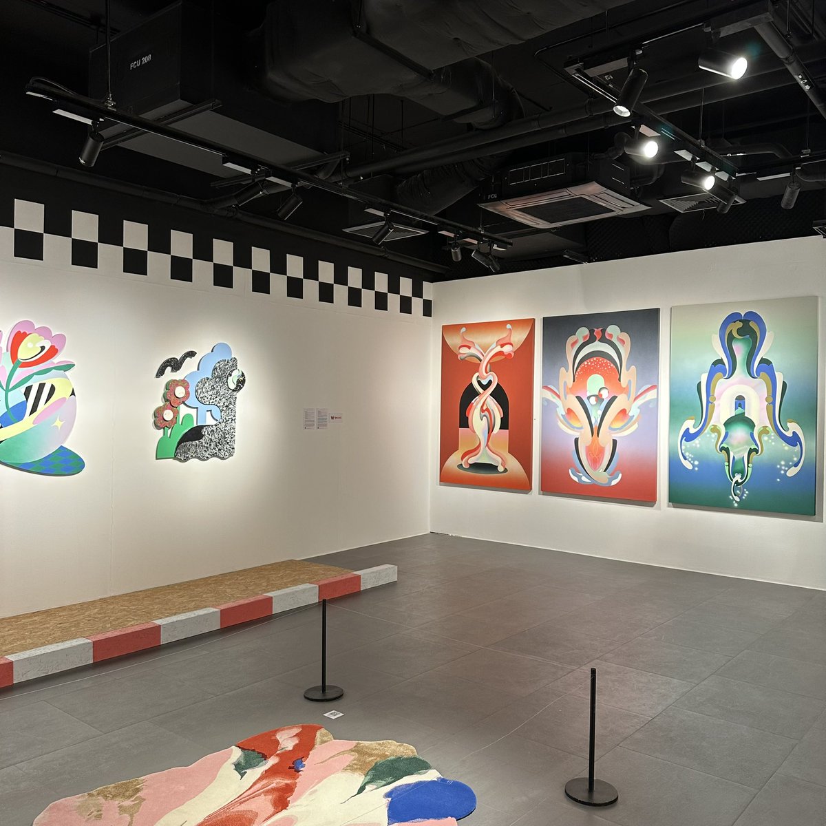 tamjaichunbkk's tweet photo. Yesterday I was, Tomorrow I will be ✏️ 🖼️  solo exhibition ครั้งแรกของคุณ Pomme Chan ที่นำงานตลอด 20 ปี ที่เป็นศิลปินมาจัดแสดง งานแต่ละชิ้นคือสวยมากๆ มีหลายแบบหลายสไตล์กว่า1,000 ชิ้น แต่ทุกชิ้นพอมองไปก็จะมีความเป็นเอกลักษณ์ของคุณปอมแฝงอยู่ เป็นงานที่น่ารักมาก มีต่อในเธรด https://t.co/6b7evtRbxt