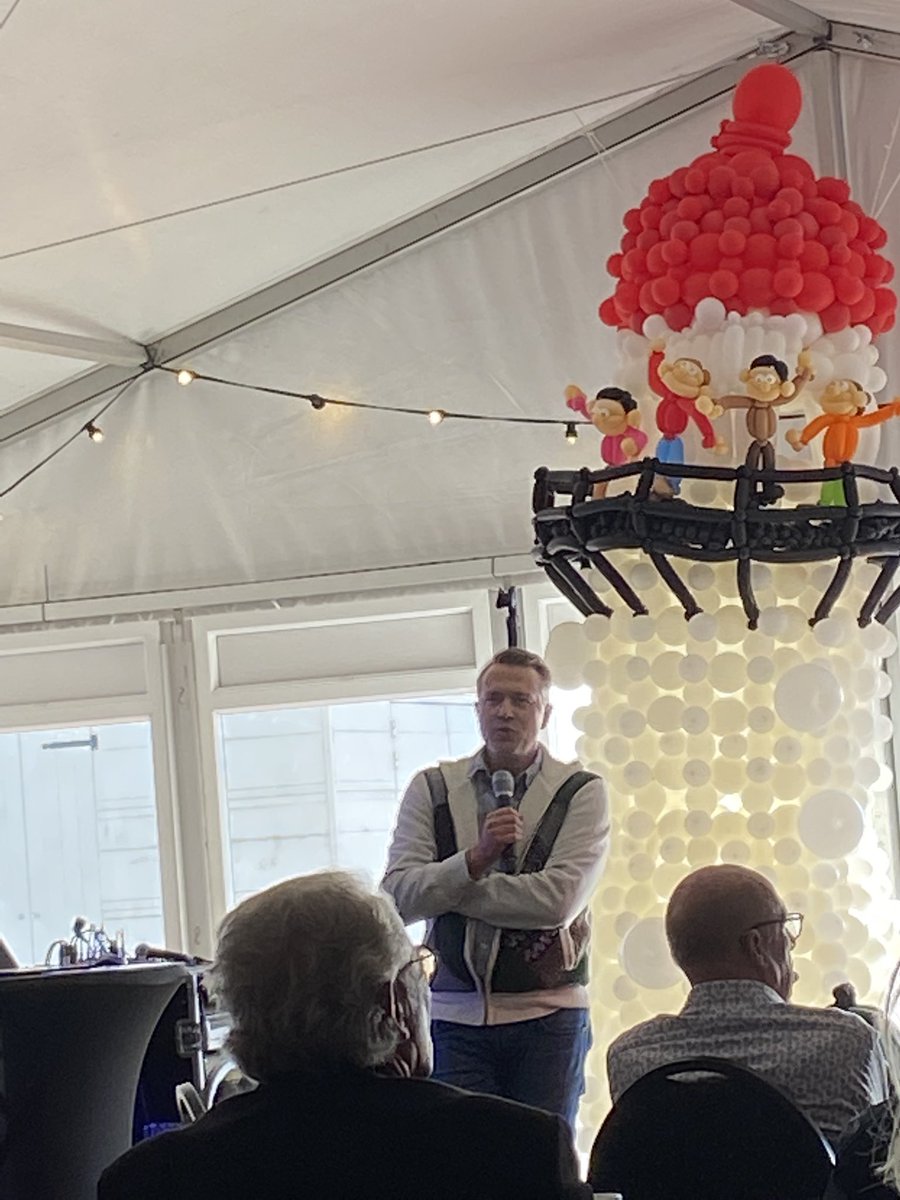 200 jaar vuurtoren in Hellevoetsluis. Wethouder @MargrietdenBrok en #erfgoed <a href="/BenschopBob/">Bob_Benschop</a> refereren aan de geschiedenis en het huidige belang van dit icoon #vuurtoren #lighthouse #history #geschiedenis <a href="/RWSzakelijk/">Rijkswaterstaat Zakelijk</a> georganiseerd door <a href="/infoBezoek/">BezoekHellevoetsluis</a>