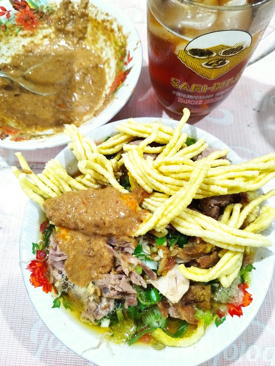 arieparikesit's tweet photo. Sekelumit rangkuman makanan/minuman selama #KelanaRasaJavaOverland
* enak
** enak banget
*** Luar biasa
Purwokerto
Ayam goreng Kalibogor* sup ayamnya**
Sroto Haji Ridwan *
Sroto Bu Latip ** https://t.co/RO9SV1Krku