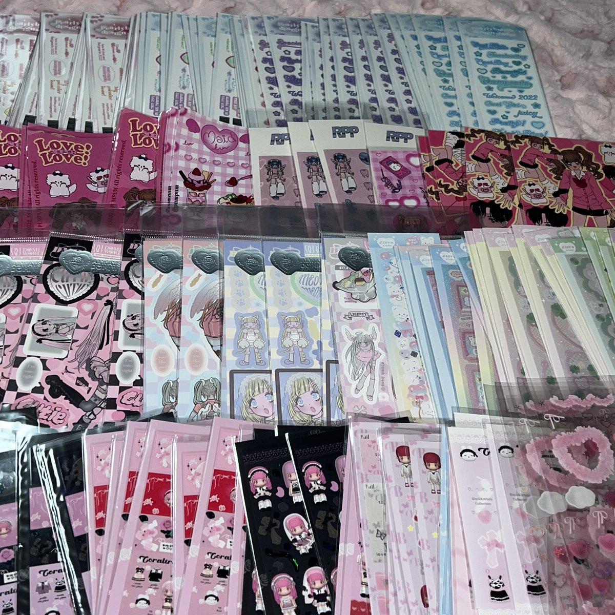 nnxpupeachii's tweet photo. rt สุ่มแจก 100 2 คน

พร้อมส่งมาแย้วค่ะ เชิญจับจ่ายกันได้เลยยยรอบนี้พ้มมาพร้อมโปร 10.10 ลดราคาพิเศษ 30-50% คอลบุ้คเริ่มต้น 200  โฮลเดอร์เริ่มต้น 200 สตกเริ่มต้น 35 บาทคุ้บ ʕ۪  ⸱̼ ·̮ ⸱̼ʔっ

ลงวันเสาร์ที่ 8/10 เวลา 18.00 ค่ะ

♡ซื้อครบ 400 ส่งฟรี ems ค่ะ https://t.co/t4BGIVLaum