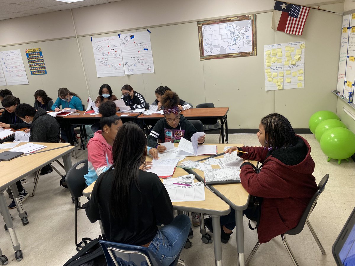 Students participated in a task card review yesterday. Bringing all the information together to prep for their test. #teamworkmakesthedreamwork #bringinghistoryalive #trojanpride <a href="/TeagueMS_AISD/">Teague Middle School</a> <a href="/gwschattle281/">Dr. Gerald W. Schattle 🎓📚📝🚌</a>