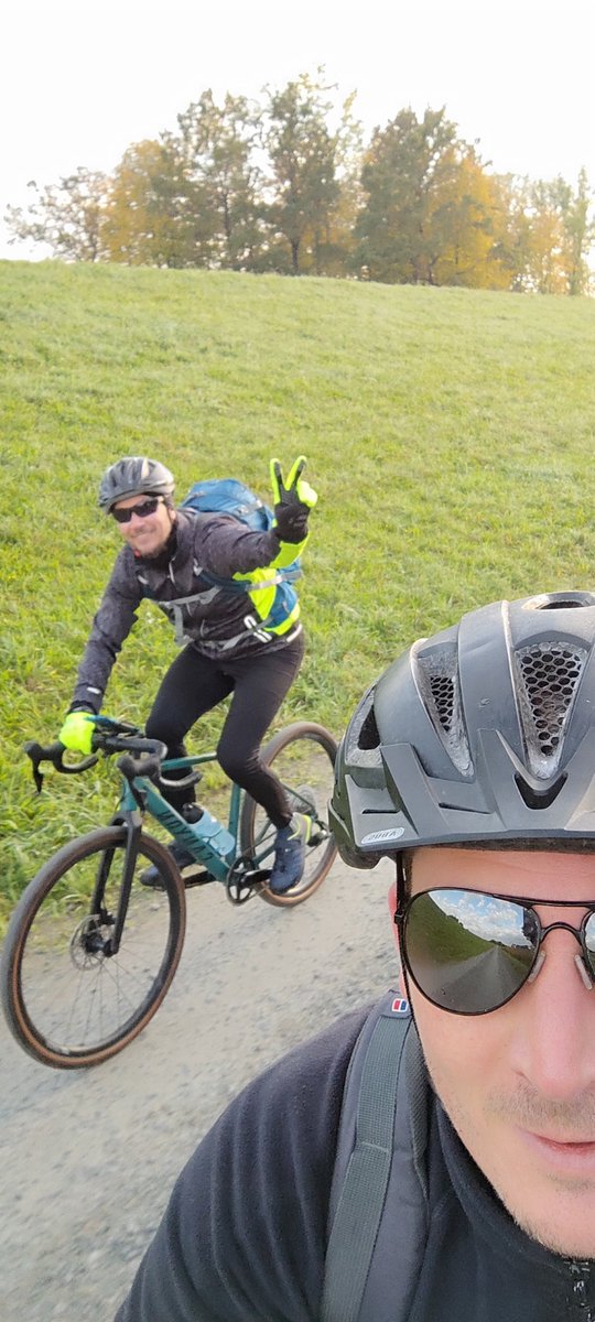 pascom_net's tweet photo. There's nothing like an autumnal morning bike ride to get the cogs in gear before hitting the 📞 & ⌨️ at the office, which is why some of #TeamPASCOM are swapping 🚗 for 🚵♂️ & braving the fresh morning air to help raise money for charity. #pascomGetFitChallenge #WeUpgradeBComs https://t.co/CoGOtg34jO
