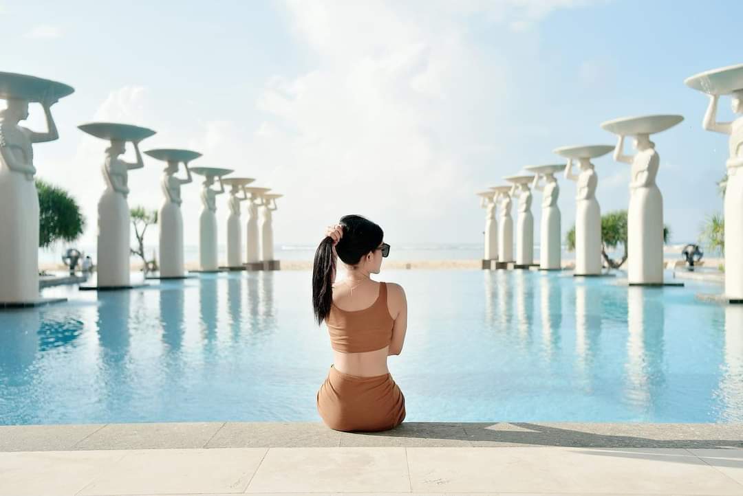 themuliabali's tweet photo. One word to describe this view.
Iconic.
Need we say more?
📷: @rahma_ayuwardani
#MuliaBali #MuliaResort #TheMulia #BaliPool #Bali #Indonesia #Travel #Wanderlust #CondeNastTraveler #TravelLeisure #femmetraveler #bucketlister #globetrotter #bestvacations #luxuryworldtraveler https://t.co/SCDUJIW94V