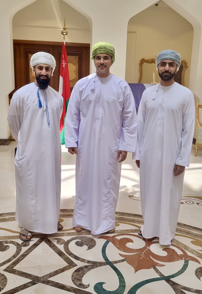 RihalSolutions's tweet photo. قام الرئيس التنفيذي للشركة عزان بن قيس الكندي بزيارة صاحب السمو السيد فيصل بن تركي آل سعيد سفير السلطنة لدى المملكة العربية السعودية. 
تم خلال اللقاء مناقشة خبرات الشركة بالسلطنة في مجالات تطوير التقنيات الحديثة وخدمات التحول الرقمي وأوجه التعاون في المجال التقني وسبل تسهيلها. https://t.co/7Ls7Du6r5d