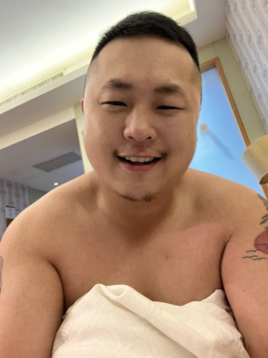 隔離期間 晚睡晚起做夢也會笑🤣