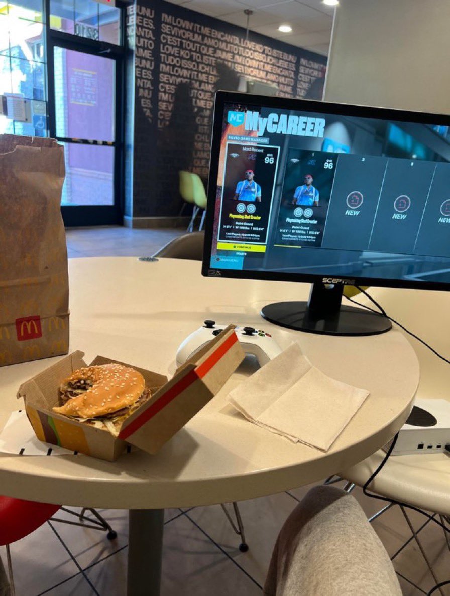 𝖘𝖎𝖒 tweet media