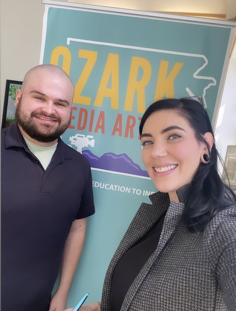 theLovelyLisaB's tweet image. Proud to represent @KNWAFOX24 and work with students at the @OzarkFestival in #Springdale!! Thanks for having us! 

#TVnews #Journalism #NexstarNation #ARed #ARnews #NWAnews #NWArk